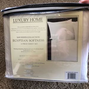 NWT Queen sheet set